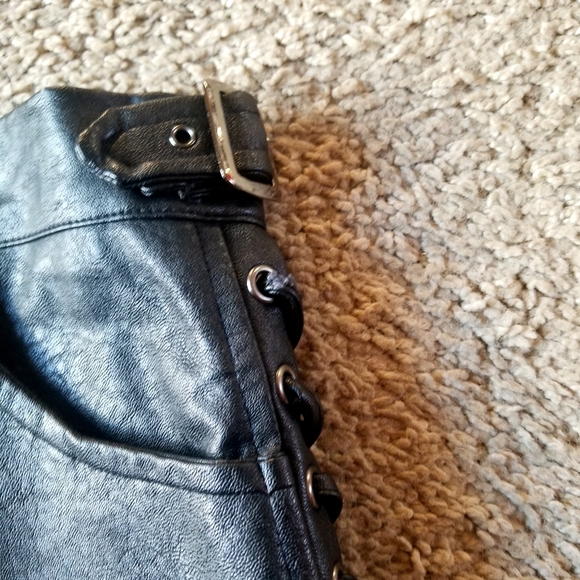 MISSGUIDED Faux Leather lace up sides skirt size 4 - Picture 6 of 7